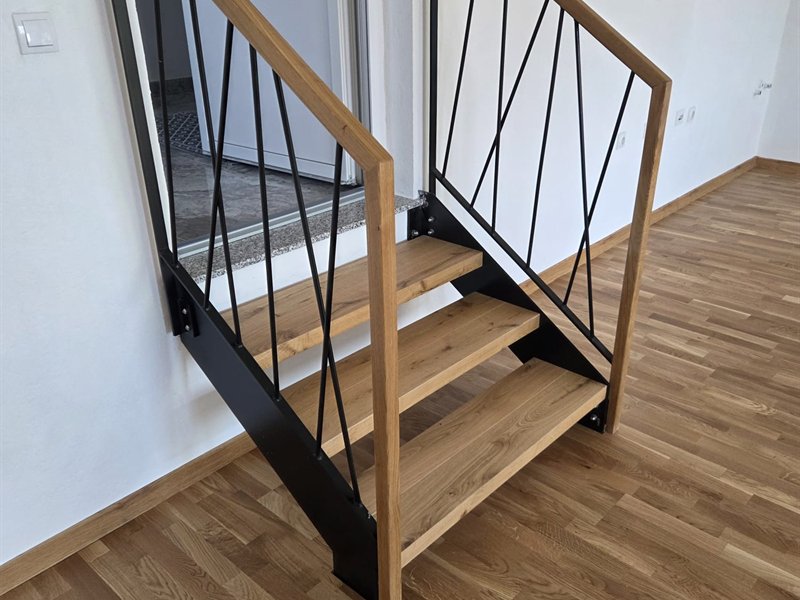 Innentreppengeländer aus Stahl und Holz