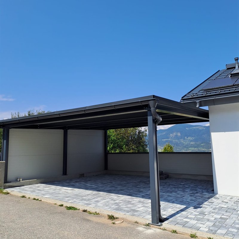 Freistehender Carport für zwei Fahrzeuge